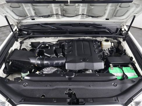 Used 2011 Toyota 4Runner SR5 w/ Convenience Pkg image 15