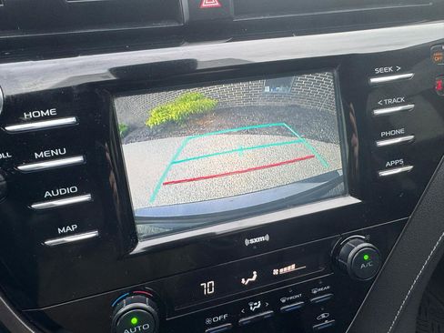 Used 2020 Toyota Camry SE image 16