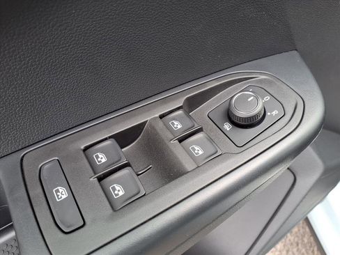 New 2026 Volkswagen Taos SE image 9