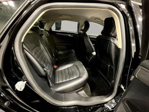Used 2017 Ford Fusion SE w/ Fusion SE Technology Package FWD image 26
