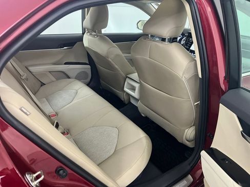 Used 2018 Toyota Camry LE image 24