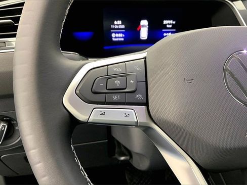 Used 2023 Volkswagen Tiguan SE image 18