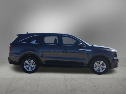Certified 2025 Kia Sorento LX image 7