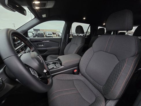 Used 2025 Honda Pilot Sport image 23