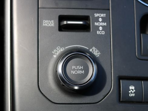 Used 2021 Toyota Highlander XSE image 19