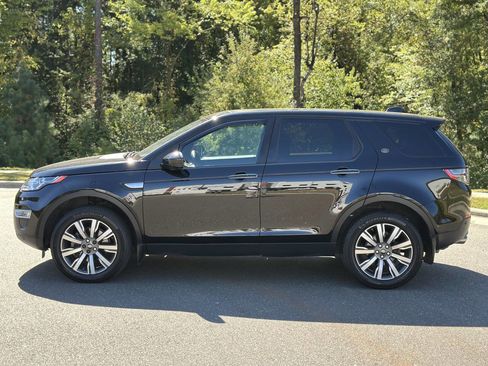 Used 2017 Land Rover Discovery Sport HSE Luxury image 4