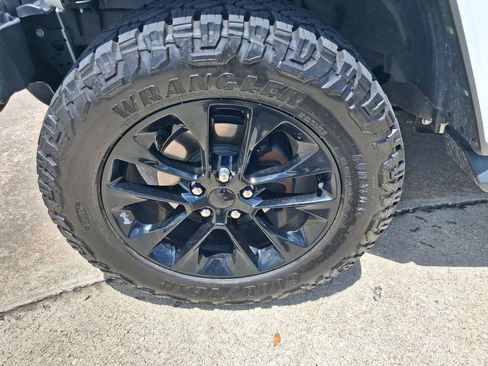 Used 2021 Jeep Wrangler Unlimited Sahara AWD/4WD image 27