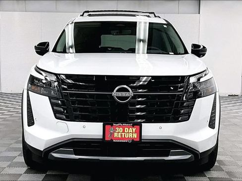 New 2026 Nissan Pathfinder Platinum w/ Lighting Package AWD/4WD image 17