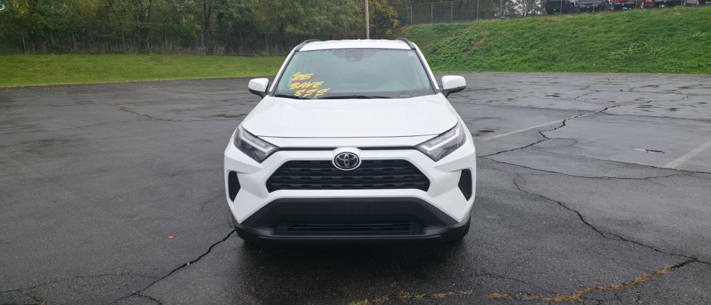 Used 2025 Toyota RAV4 XLE AWD/4WD image 4
