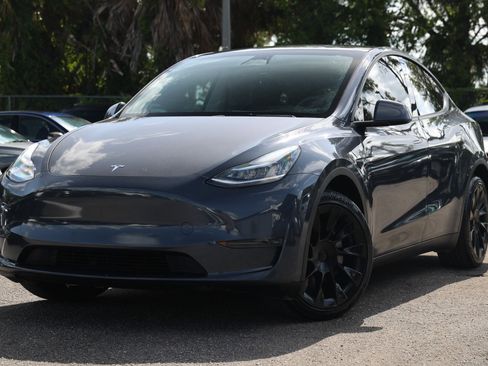 Used 2023 Tesla Model Y Long Range AWD/4WD image 1