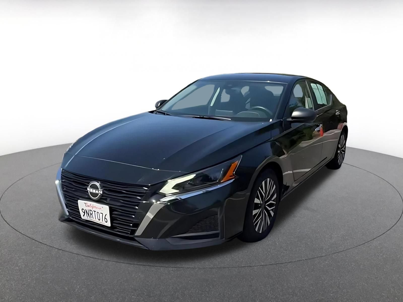 Used 2025 Nissan Altima 2.5 SV FWD image 6