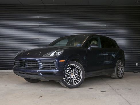 Certified 2023 Porsche Cayenne Platinum Edition image 1