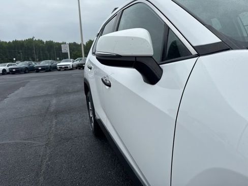Used 2022 Toyota RAV4 XLE AWD/4WD image 4