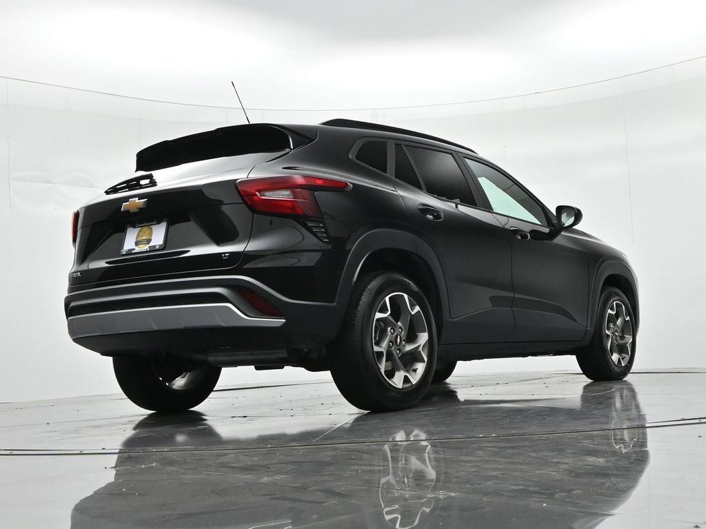 Used 2025 Chevrolet Trax LT FWD image 21