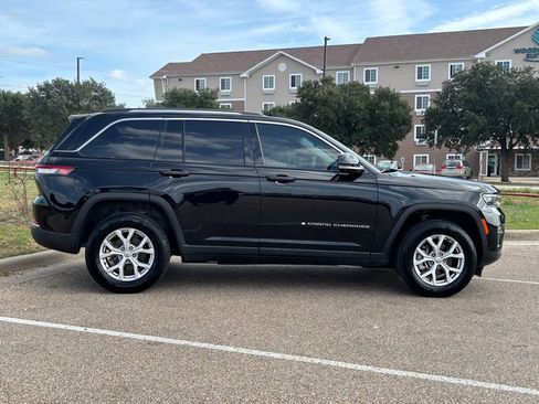 Used 2023 Jeep Grand Cherokee Limited w/ Luxury Tech Group II image 5