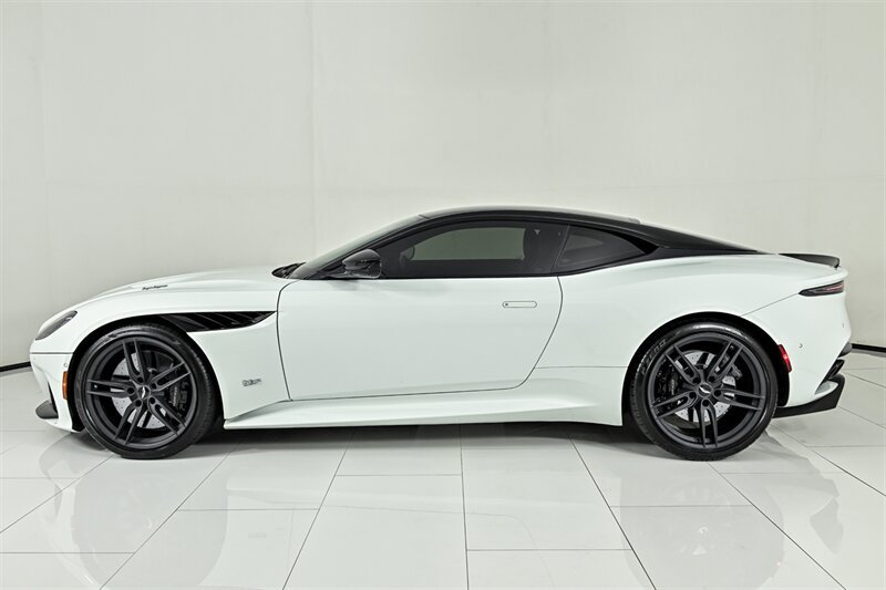 Used 2019 Aston Martin DBS Superleggera RWD image 11