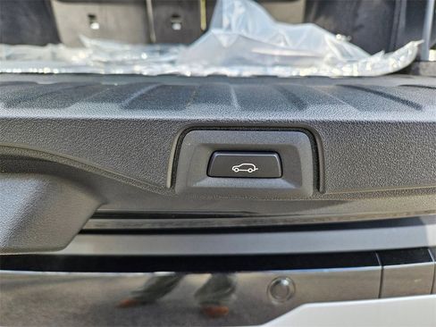 New 2026 BMW X5 xDrive40i w/ Parking Assistance Package image 24