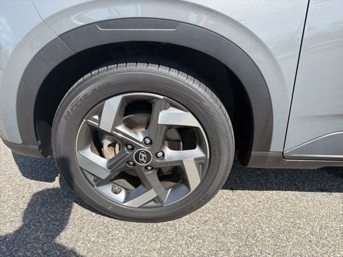 Used 2021 Hyundai Venue SEL w/ Cargo Package image 3