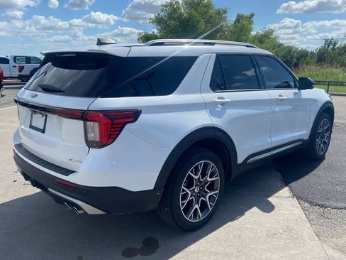 Used 2025 Ford Explorer Platinum w/ Ultimate Package AWD/4WD image 5