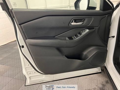 Used 2025 Nissan Rogue SV AWD/4WD image 24