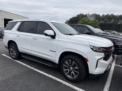 Used 2022 Chevrolet Tahoe LT w/ Luxury Package image 2