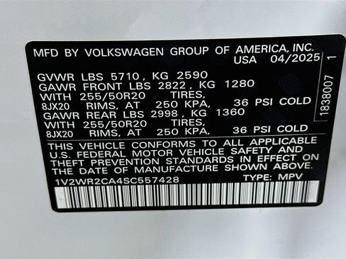 Used 2025 Volkswagen Atlas SE FWD image 12