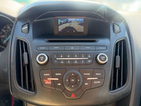 Used 2017 Ford Focus SE FWD image 14