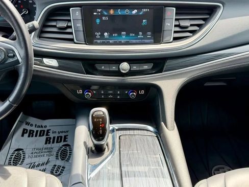 Used 2018 Buick Enclave Essence image 22