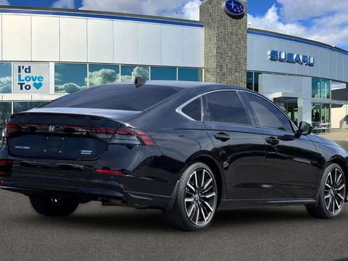 Used 2023 Honda Accord Touring image 2