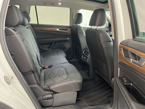 New 2025 Volkswagen Atlas SE image 34