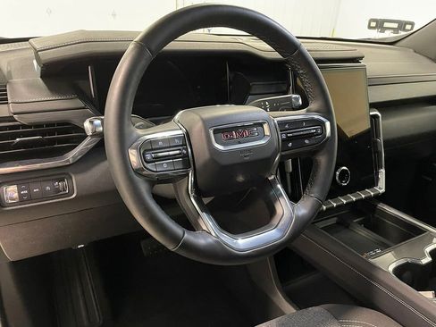 Used 2025 GMC Acadia Elevation image 4