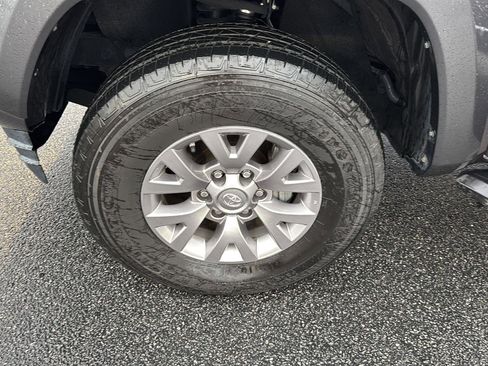 Used 2018 Toyota Tacoma SR5 image 30