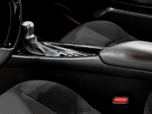 Used 2019 Toyota C-HR XLE image 31