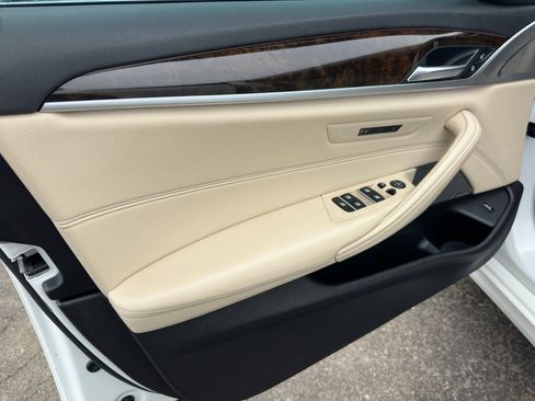 Used 2017 BMW 530i xDrive image 19