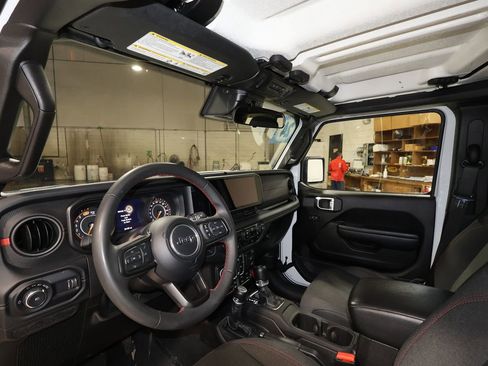 Used 2024 Jeep Wrangler Unlimited Rubicon image 9