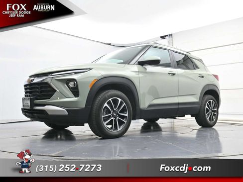 Used 2025 Chevrolet TrailBlazer LT w/ LT Cold Weather Package AWD/4WD image 20