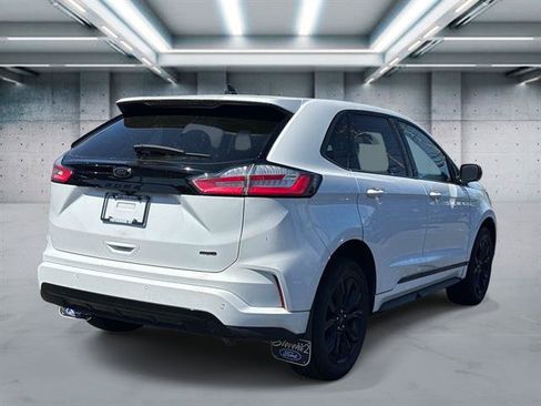Used 2023 Ford Edge SE w/ Black Appearance Package AWD/4WD image 4