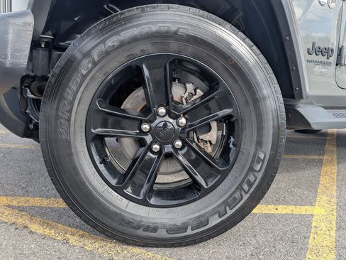 Used 2020 Jeep Wrangler Unlimited Sahara image 16