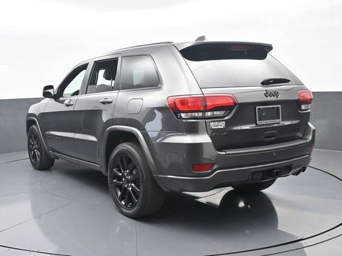 Used 2019 Jeep Grand Cherokee Altitude image 4