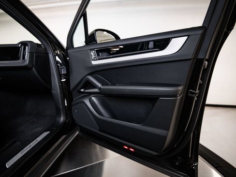 Certified 2026 Porsche Cayenne AWD/4WD image 27