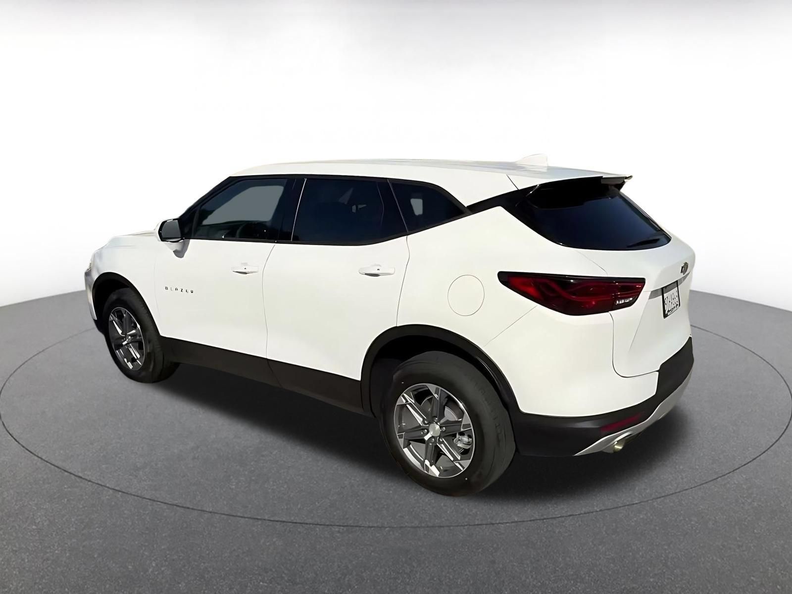 Used 2025 Chevrolet Blazer LT FWD image 9