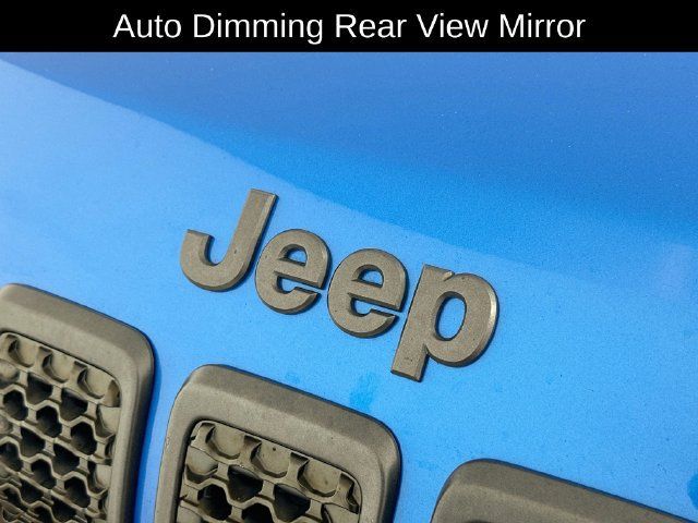 Used 2020 Jeep Cherokee Trailhawk AWD/4WD image 32