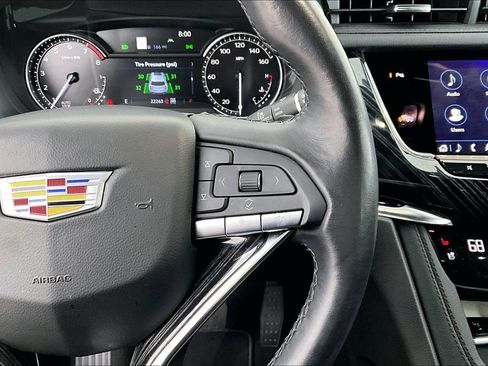 Used 2025 Cadillac XT6 Premium Luxury image 27