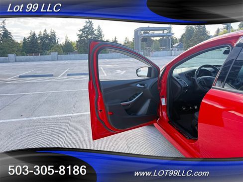 Used 2017 Ford Focus ST FWD image 32
