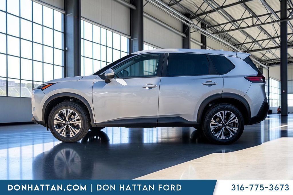 Used 2022 Nissan Rogue SV AWD/4WD image 2