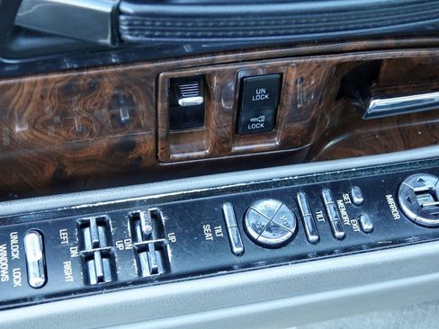 Used 1993 Buick Park Avenue Ultra FWD image 63