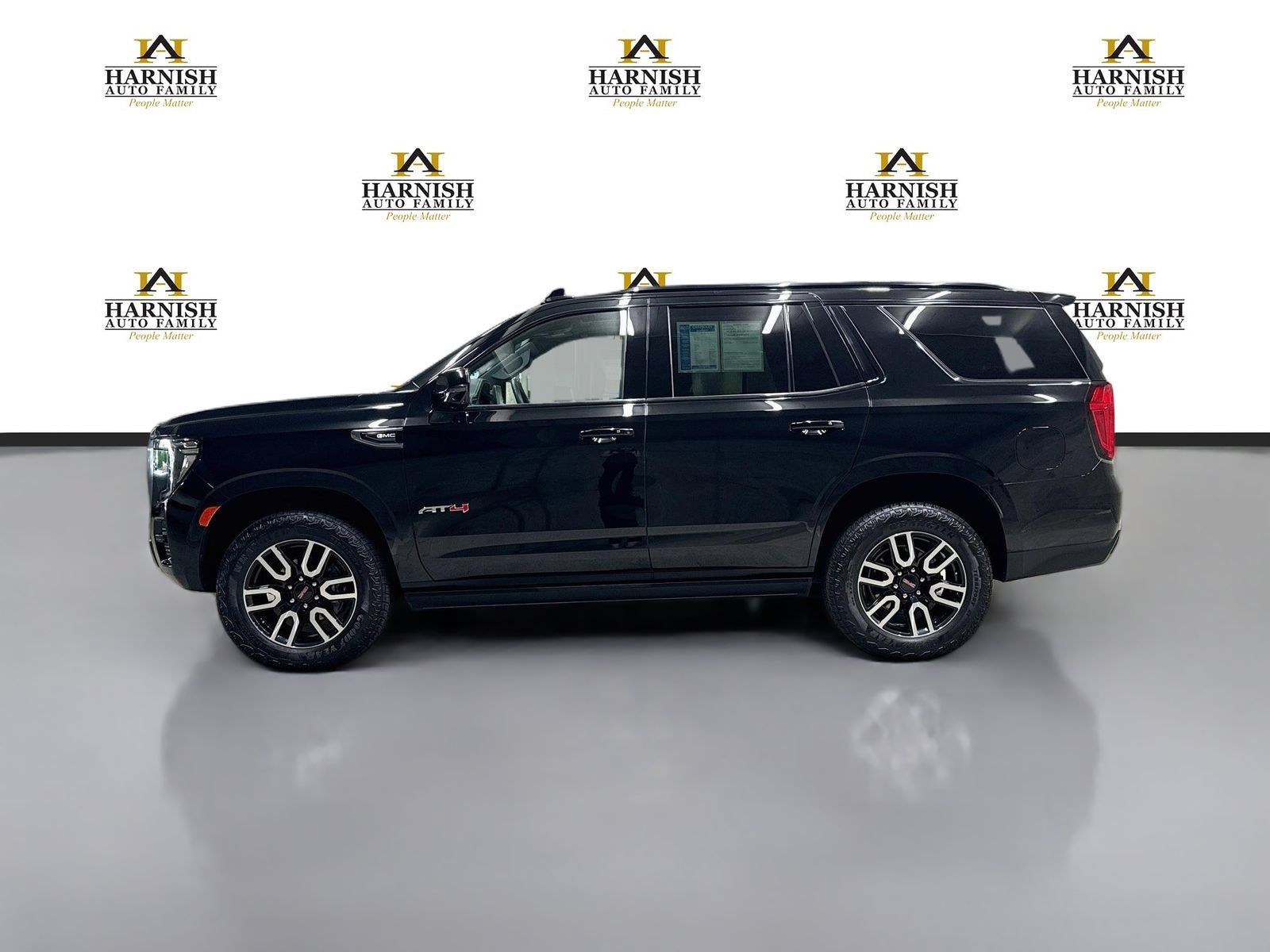 Used 2023 GMC Yukon AT4 w/ AT4 Premium Package AWD/4WD image 9