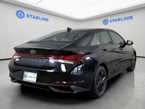 Used 2022 Hyundai Elantra SEL w/ Convenience Package FWD image 8