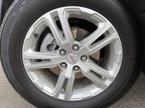 Used 2023 GMC Terrain SLE image 14