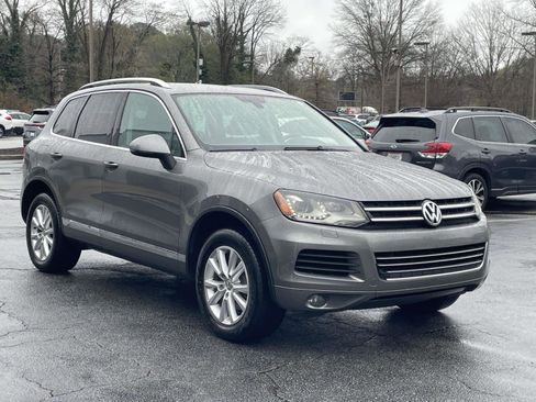 Used 2014 Volkswagen Touareg VR6 image 7
